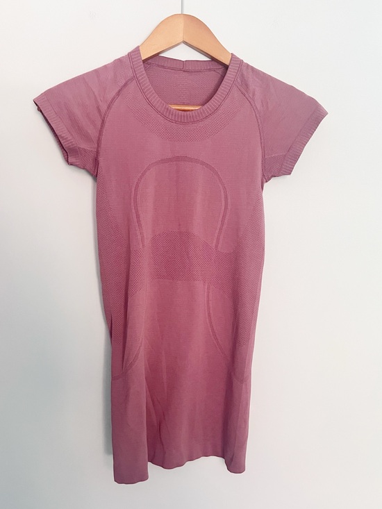 lululemon athletica Tops - Lululemon Swiftly Tech Short Sleeve Crew
Figue Shirt Size 2